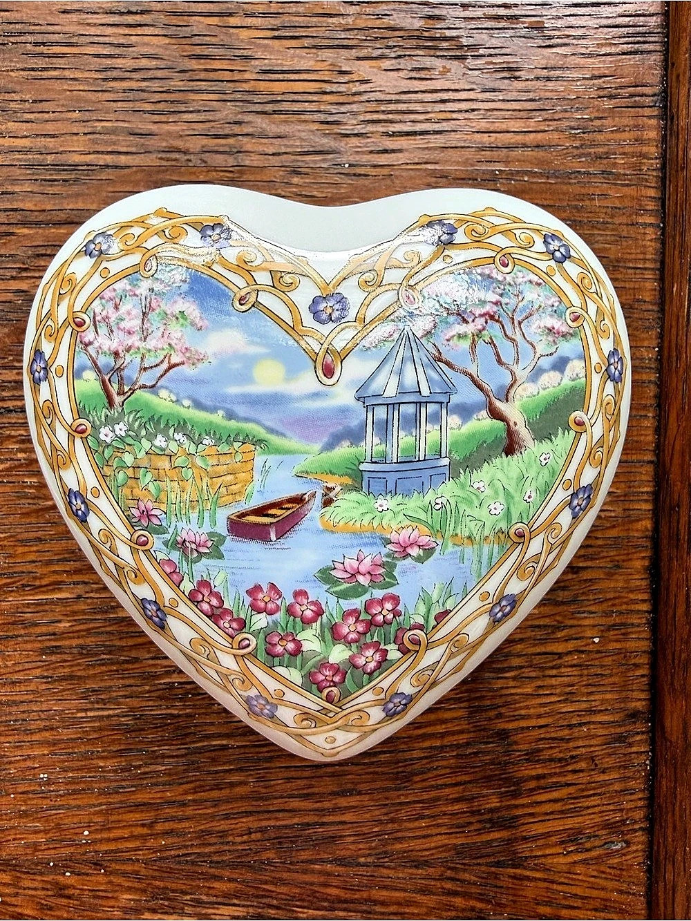 Heritage House, Inc. Valentine Serenades The Way We Were. Heart-Shaped Porcelain